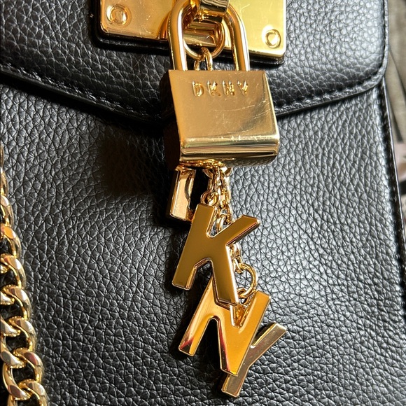 DKNY Black Hard Case Crossbody Bag Shoulder Bag with Gold Tone Accents & Chain - Picture 6 of 17